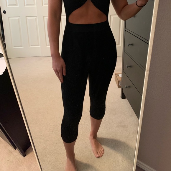 OOTDFash Black Short Sleeve Ribbed Romper with Triangle Cutout - Picture 7 of 10